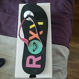 New in Box - Roxy Flip Flops Size 9
